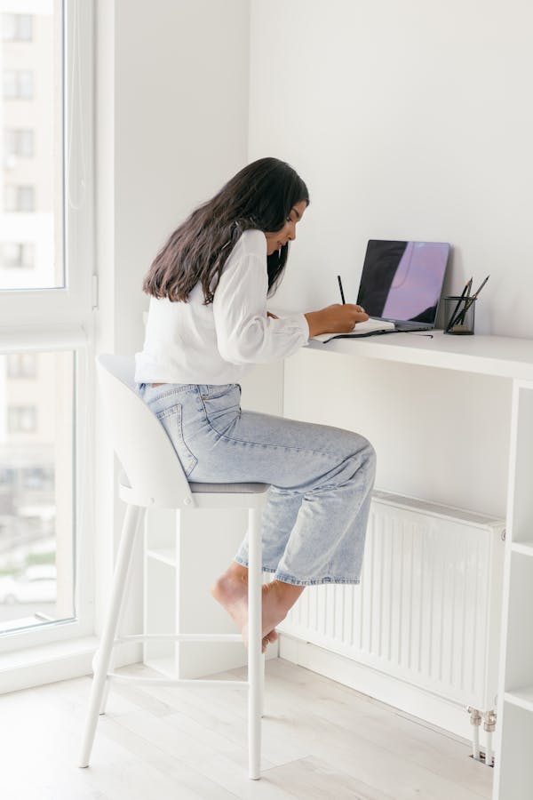 Top 7 critères pour sélectionner un tabouret de bureau ergonomique
