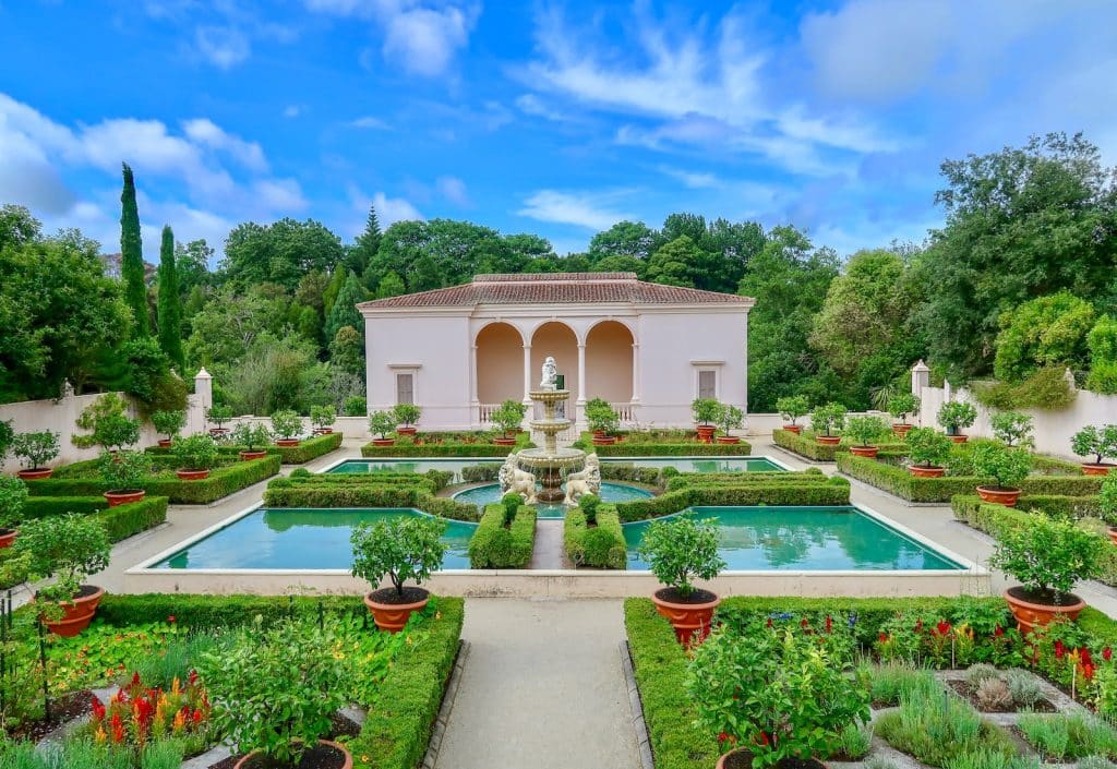 piscine dans le jardin