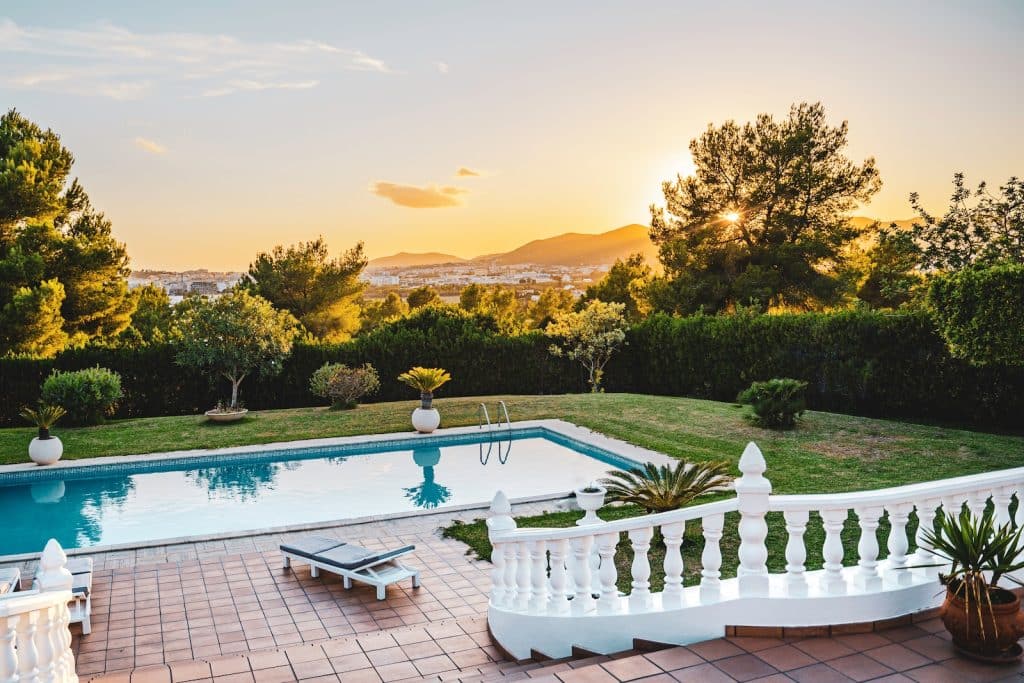 piscine dans le jardin